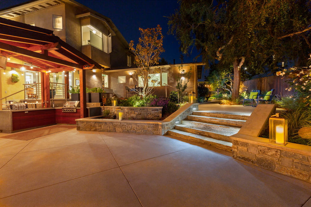 Design ideas for a rustic landscaping in San Diego.