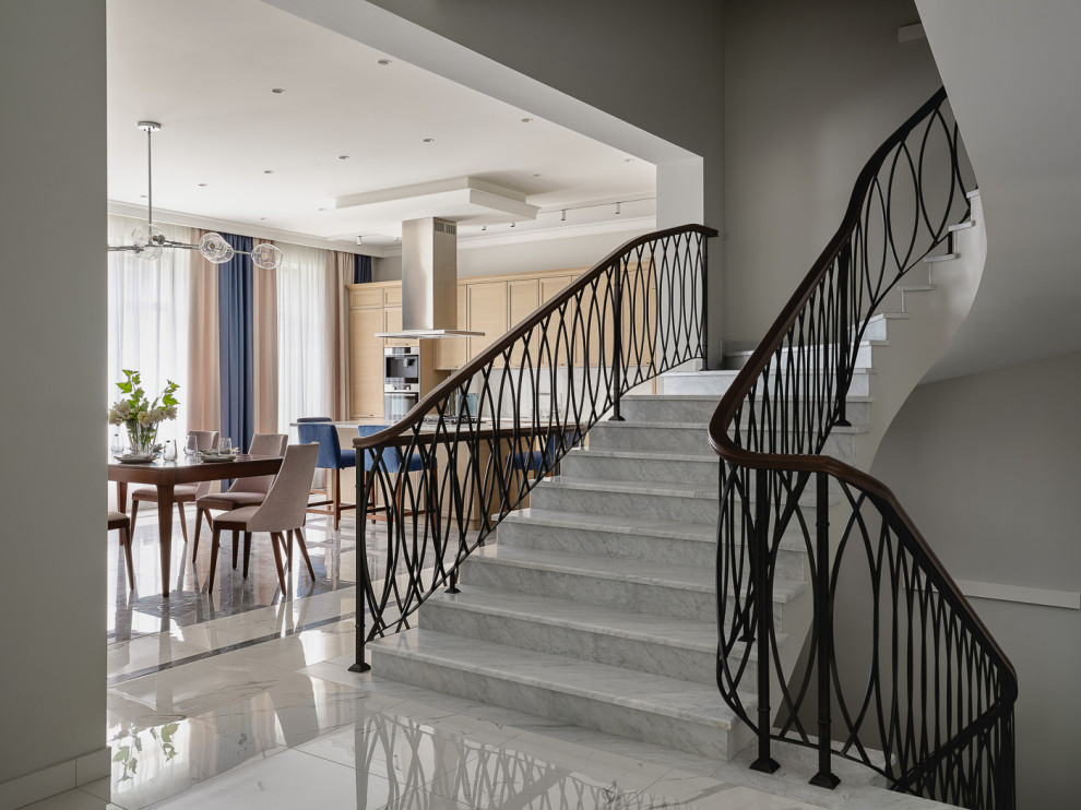 Вид на кухню-столовую из холла