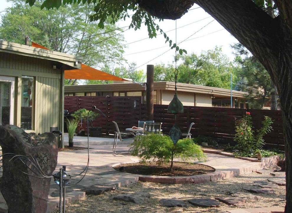 This is an example of a midcentury garden in Denver.