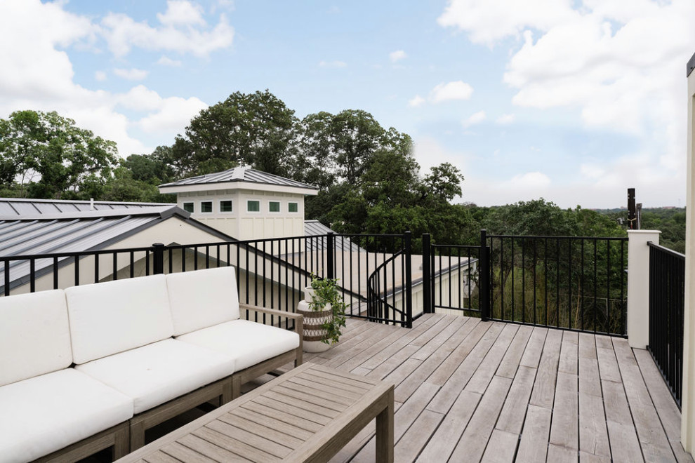 Example of a transitional deck design in Austin