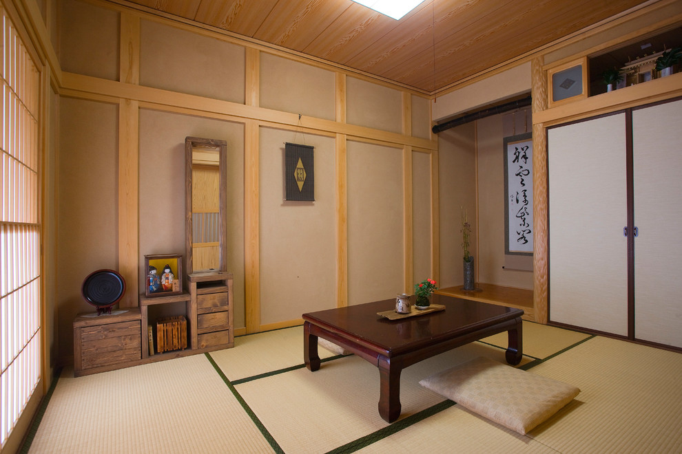 他の地域にある和風のおしゃれなファミリールームの写真