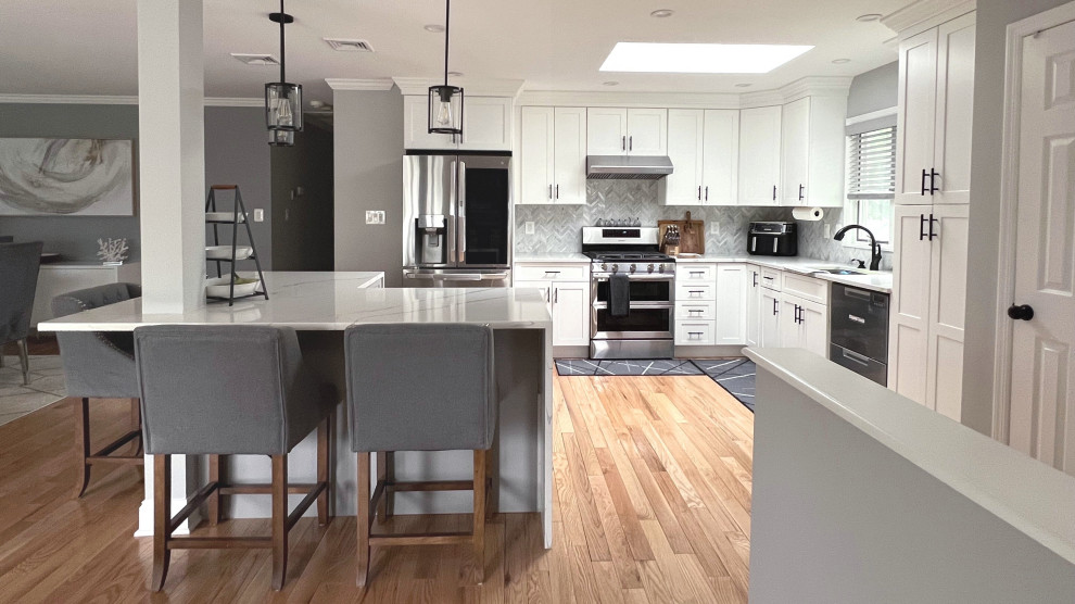 Inspiration for a transitional kitchen remodel in New York