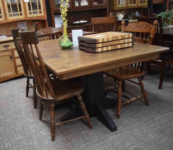 Triple pedestal table with 14 leaves