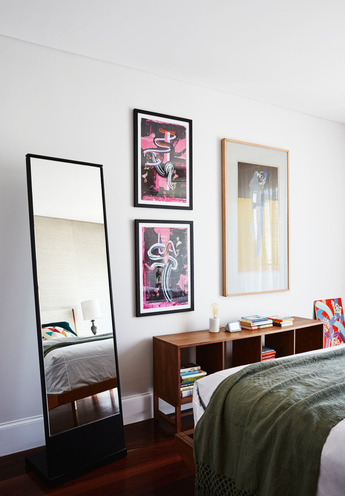 Design ideas for a midcentury bedroom in Sydney.