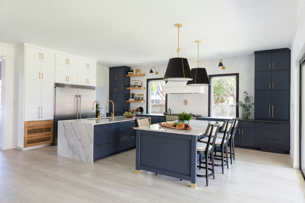 Transitional kitchen photo in Houston