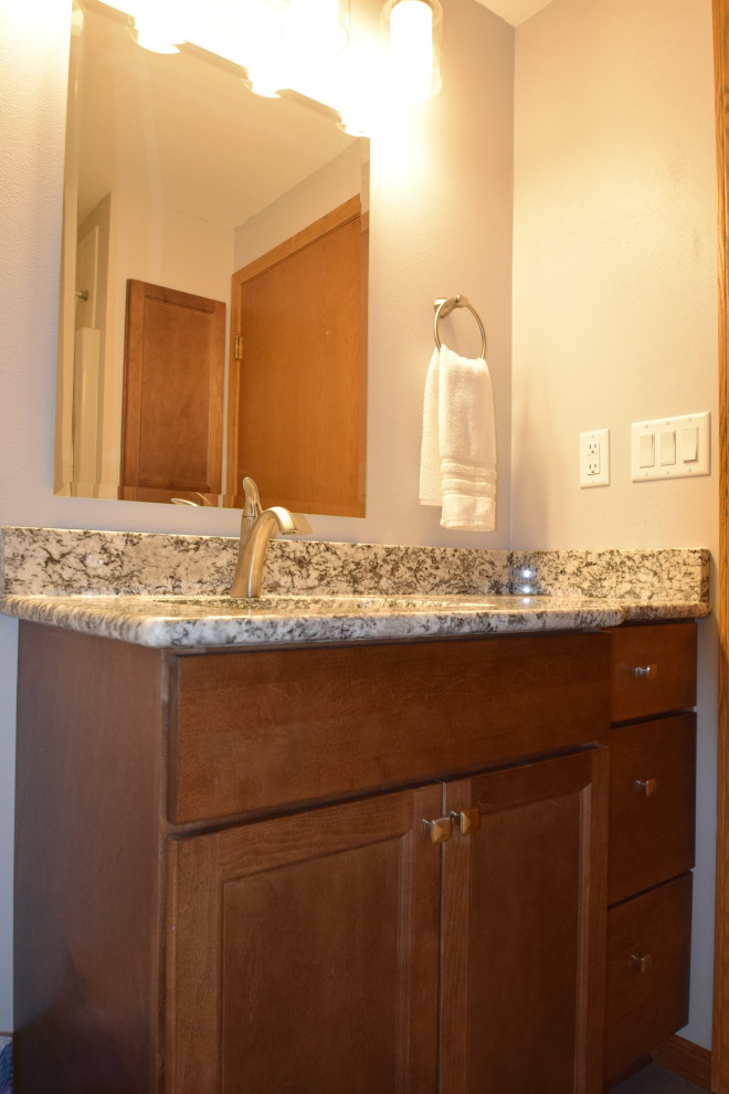 Bathroom - transitional bathroom idea