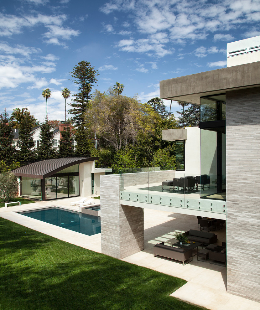 Inspiration for a contemporary exterior in Los Angeles.