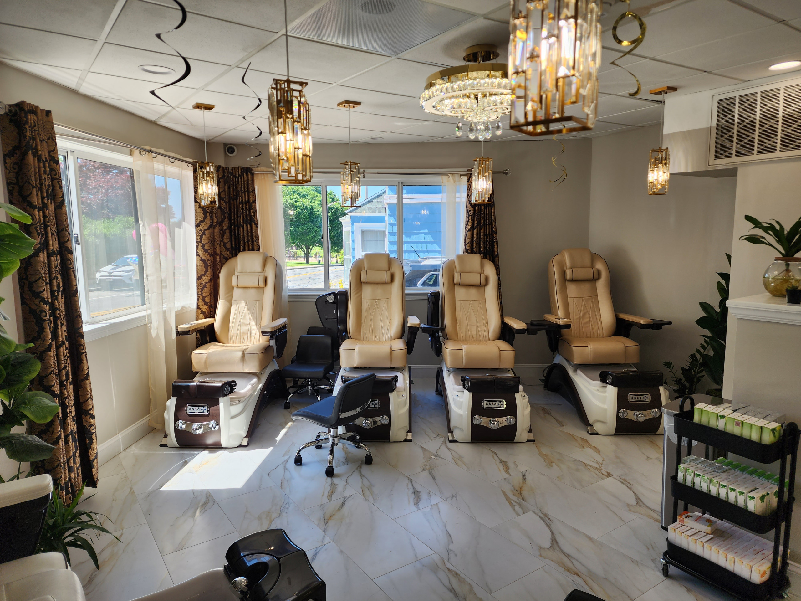 Colorful Nails Salon