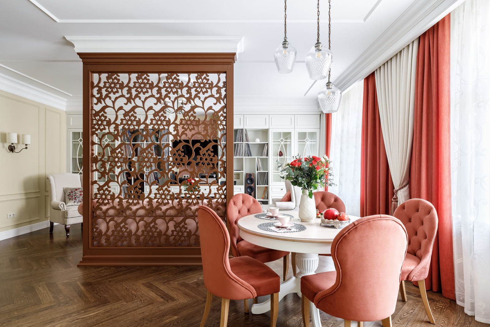 Под музыку пластинок