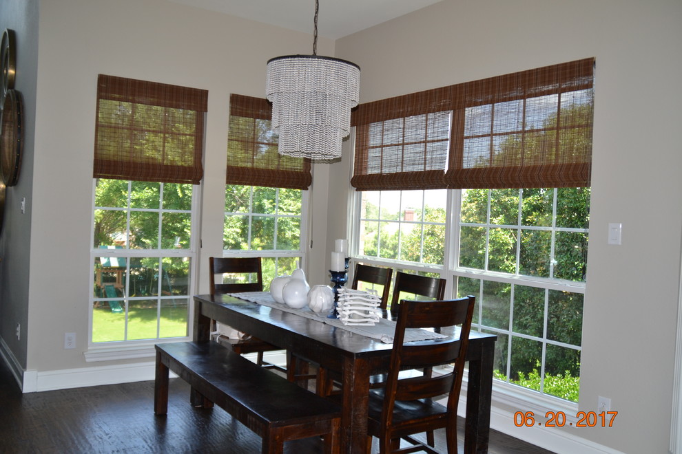 Transitional home design photo in Dallas