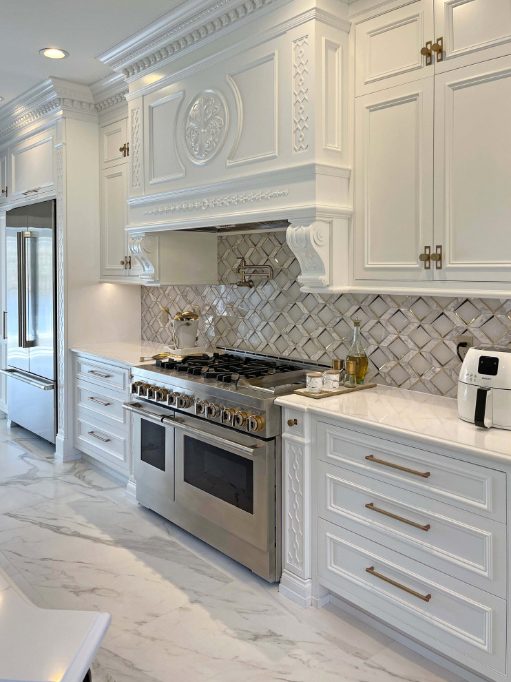 Inspiration for a large traditional u-shaped eat-in kitchen in New York with an integrated sink, shaker cabinets, white cabinets, quartz benchtops, grey splashback, engineered quartz splashback, stainless steel appliances, marble floors, with island, white floor, white benchtop and coffered.