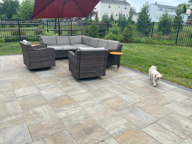 EP Henry- Patio- Tuscon pavers with Charcoal border