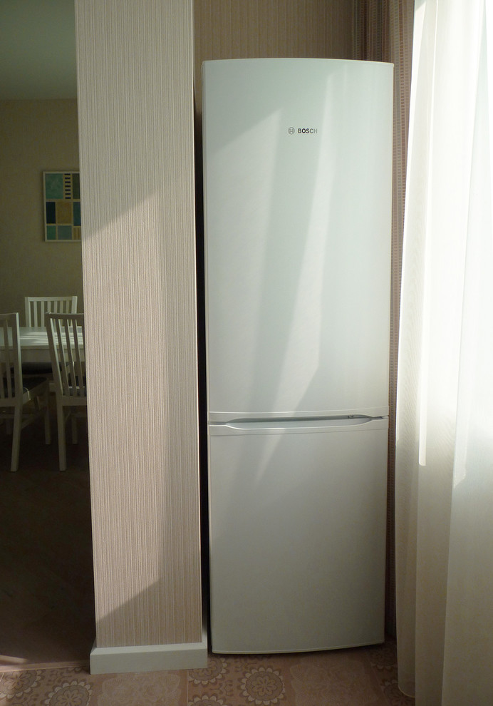 Кухня-гостиная. Холодильник