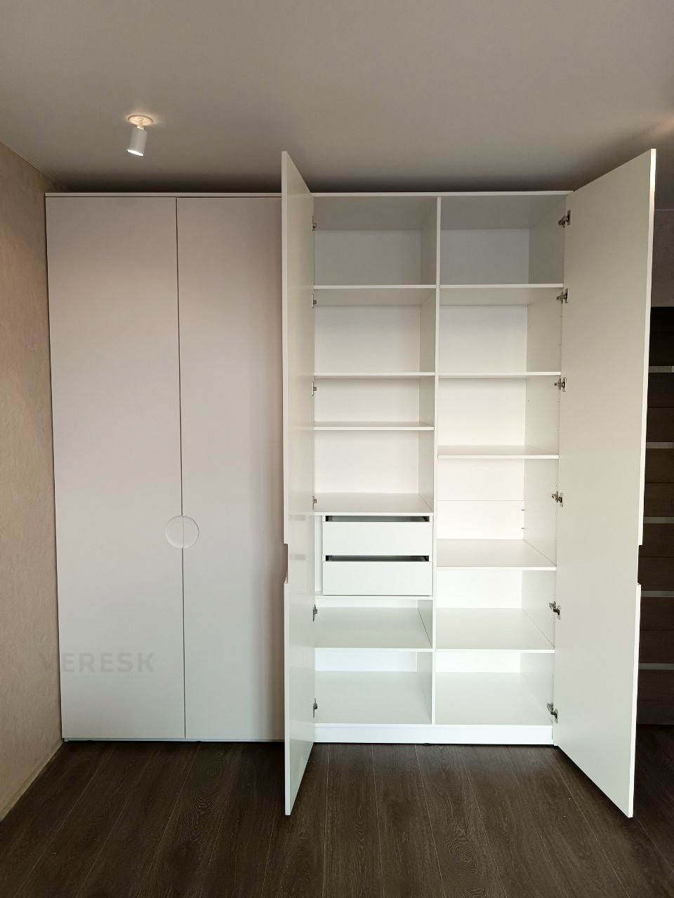 Распашные шкафы