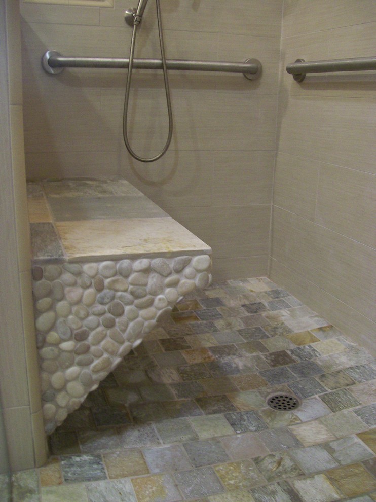 Example of a transitional home design design in Phoenix