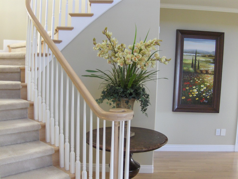 Example of a transitional staircase design in Seattle