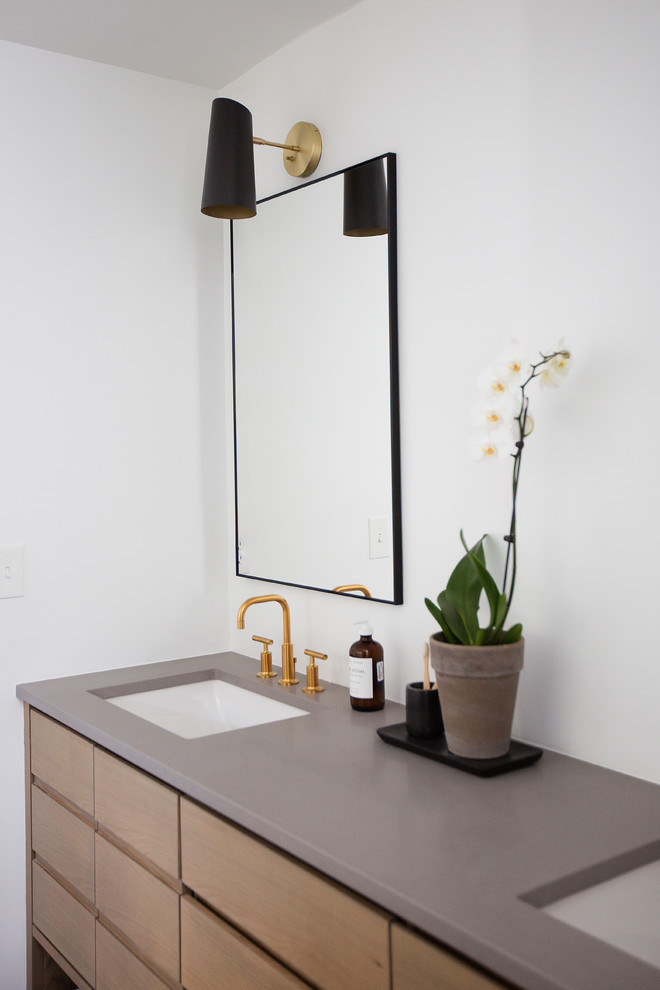 Inspiration for a transitional home design remodel in Atlanta
