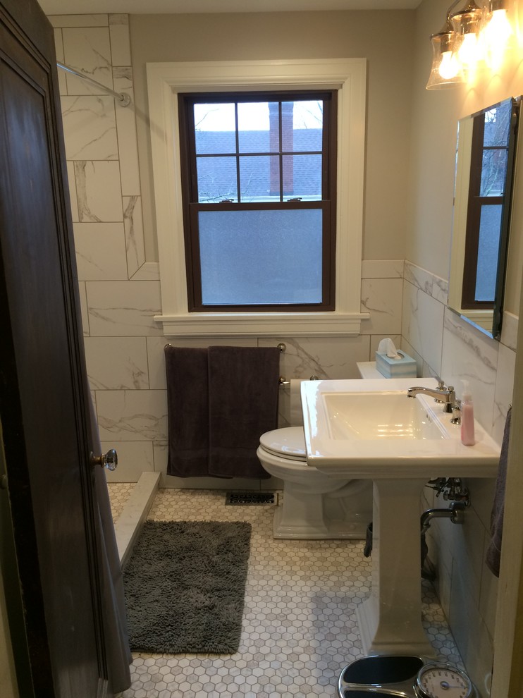 Arts and crafts home design photo in Cincinnati