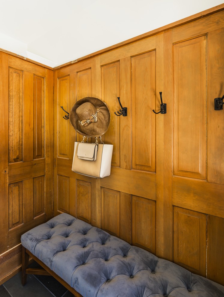 Example of a transitional entryway design in Albuquerque