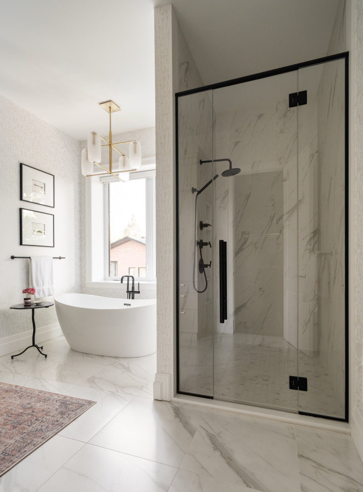 Inspiration for a transitional bathroom remodel in Montreal