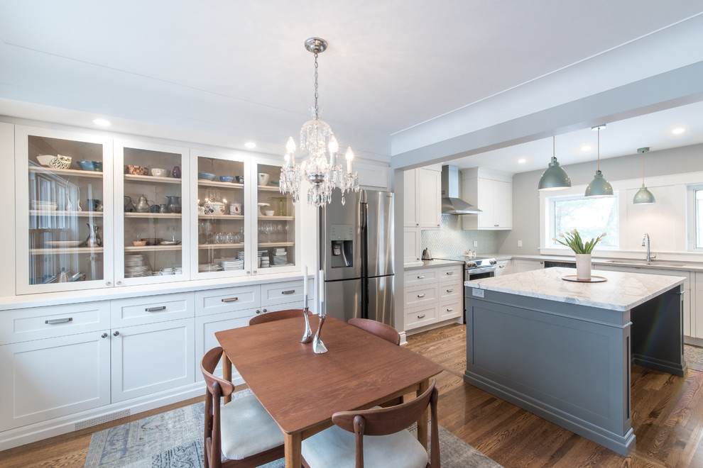 Transitional kitchen photo in Toronto