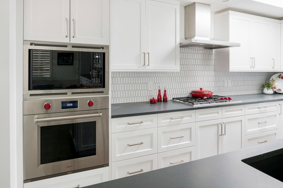 Kitchen - kitchen idea in Denver