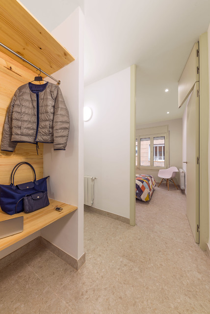 Habitatge C13.2 modern-hallway-and-landing