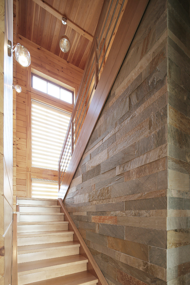 Стильный дизайн: п-образная деревянная лестница среднего размера в стиле рустика с деревянными ступенями и деревянными перилами - последний тренд