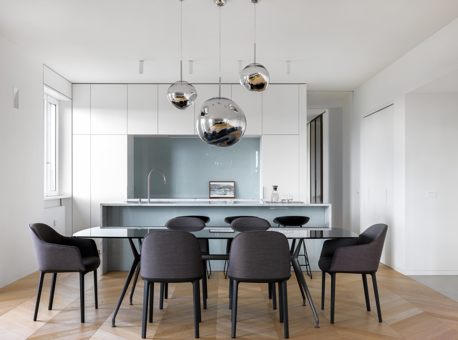 Minimalist italian apartment