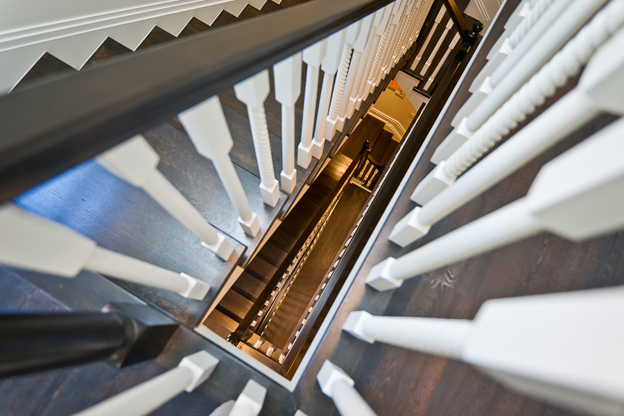 Elegant home design photo in Toronto