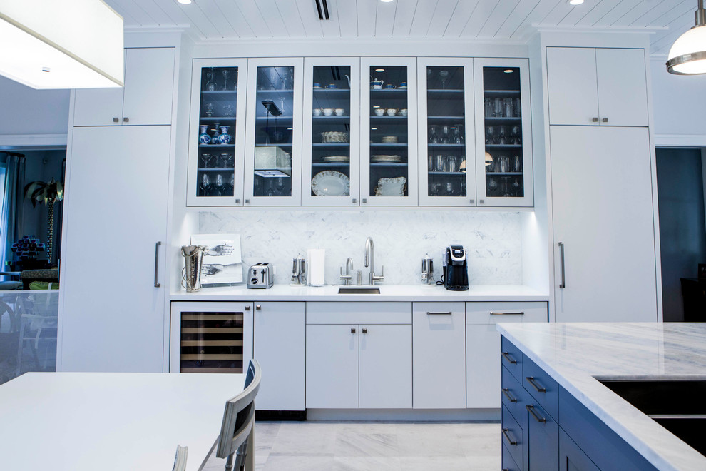 Transitional home design photo in Miami