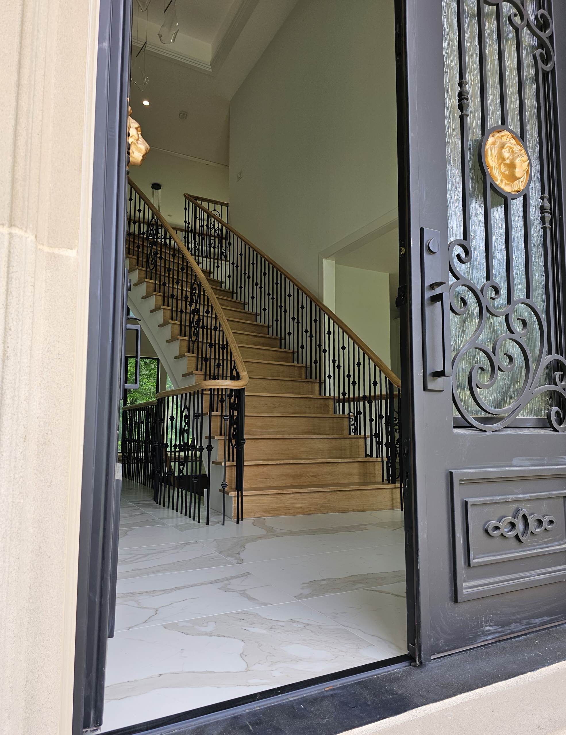 120_Luxurious White Oak Stair with Iron Balusters, Great Falls, 22066
