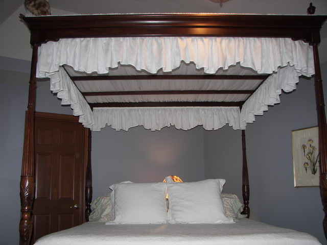 Bedding traditional-bedroom