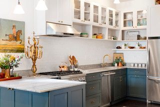 My Houzz: Art and Colorful Finds in a Manhattan Apartment transitional-kitchen