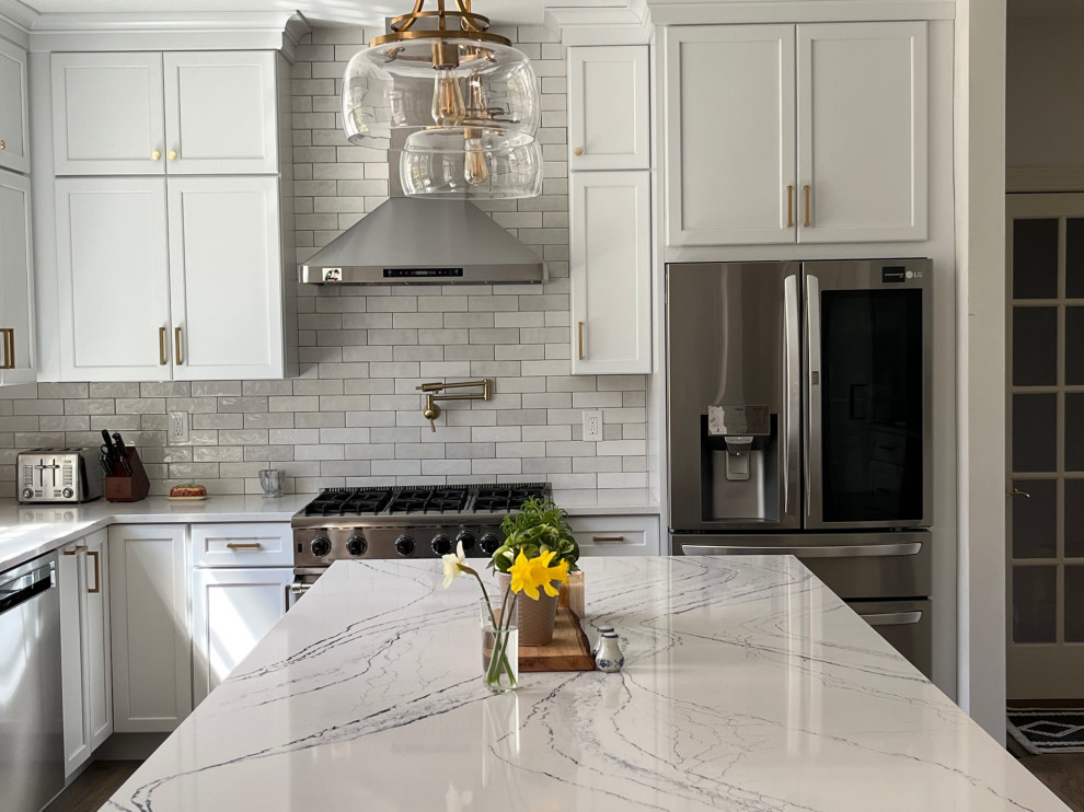 Kitchen - kitchen idea in Boston