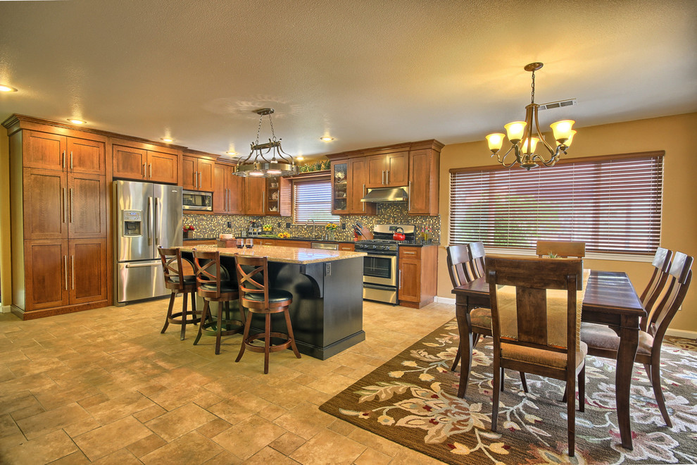 Inspiration for a mid-sized transitional l-shaped porcelain tile eat-in kitchen remodel with an undermount sink, shaker cabinets, medium tone wood cabinets, granite countertops, multicolored backsplash, glass sheet backsplash, stainless steel appliances and an island
