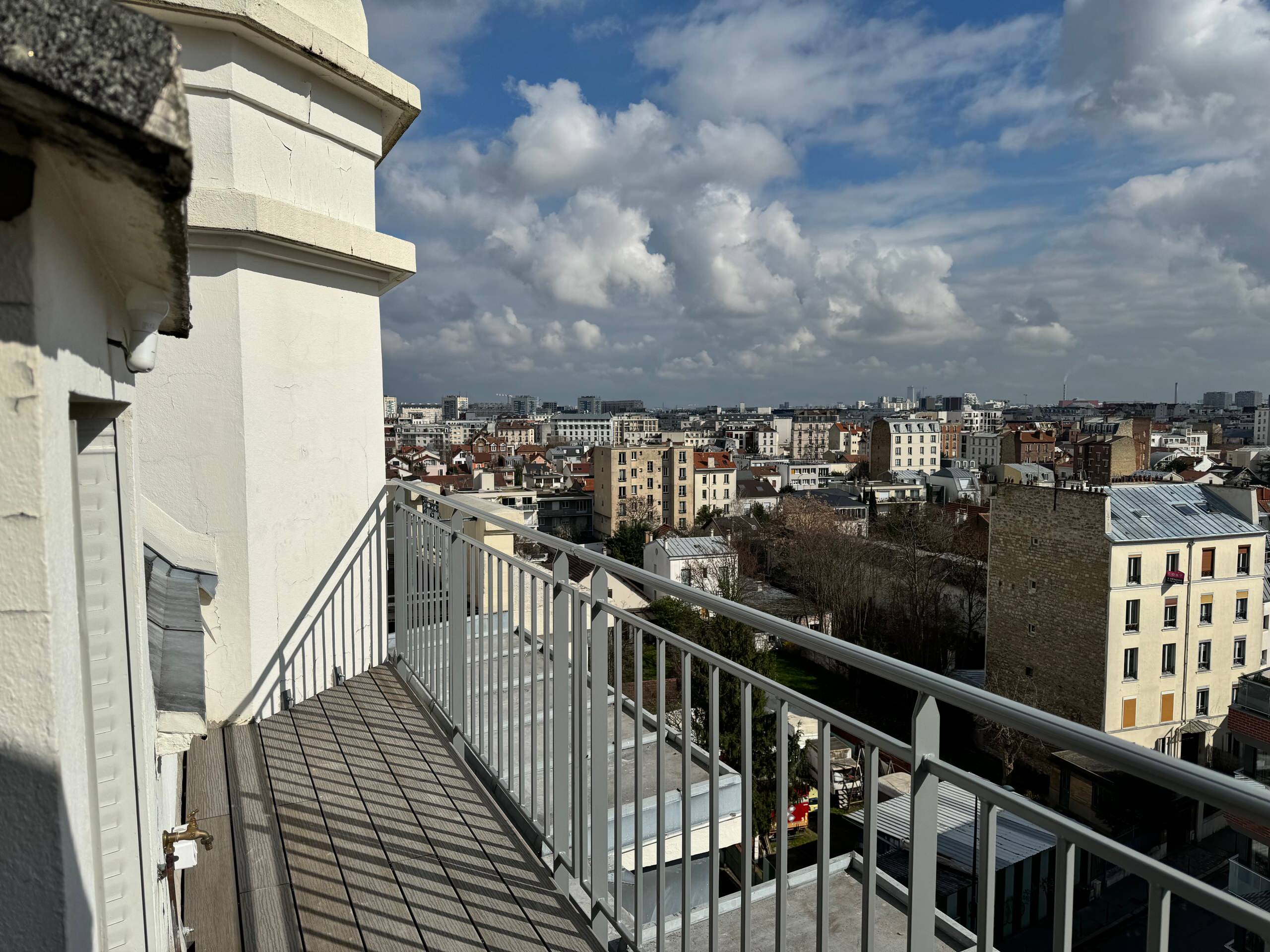 Un terrasse sur les toits de Paris