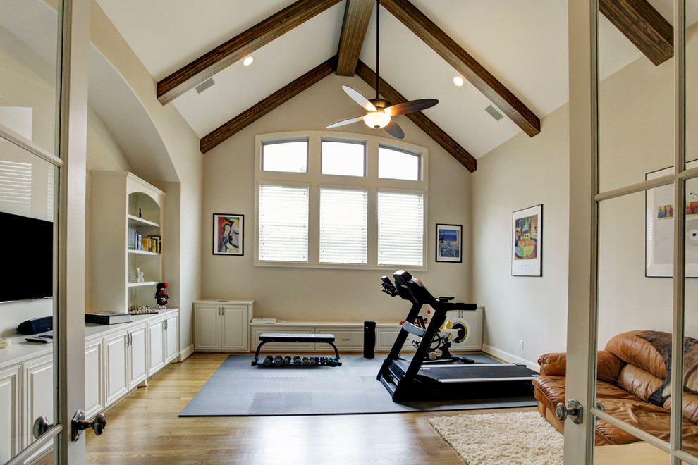 Design ideas for a traditional home gym in Houston.