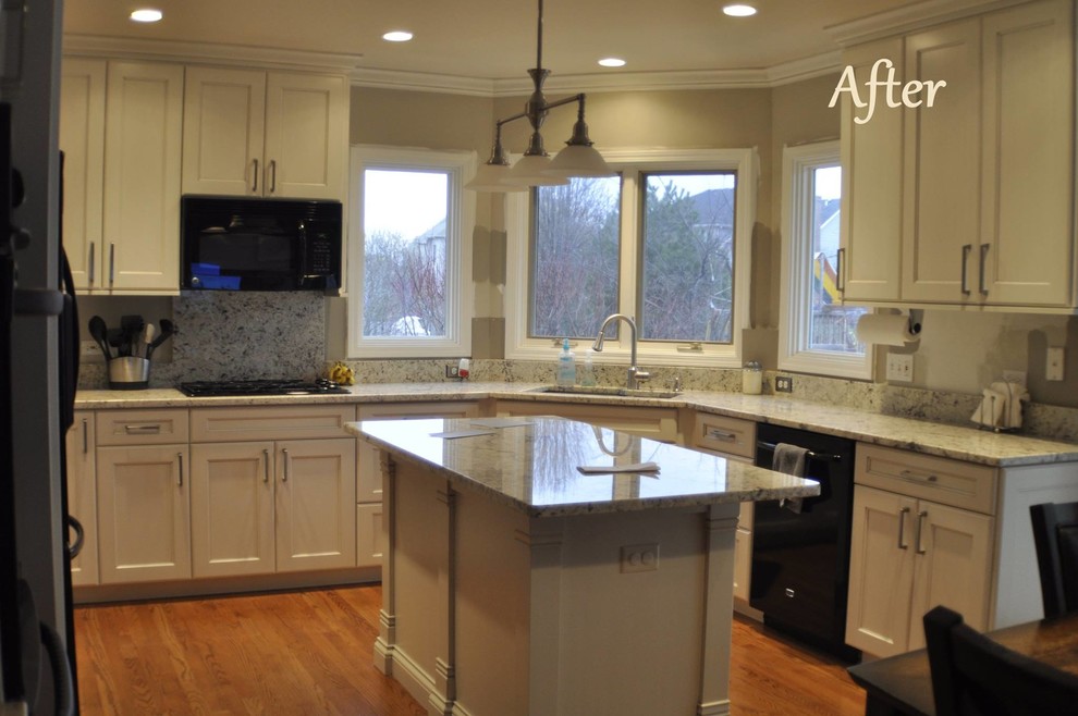 Inspiration for a transitional kitchen remodel in Chicago