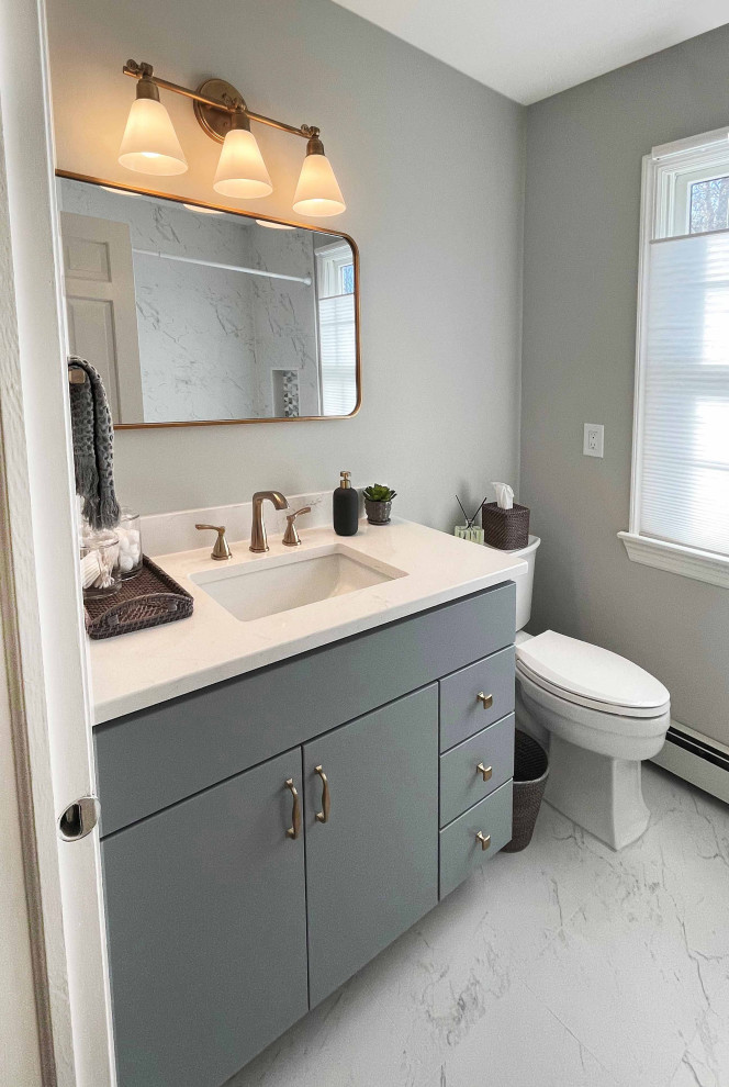 Exemple d'une salle de bain chic de taille moyenne avec des portes de placard blanches, des carreaux de porcelaine, un plan de toilette en quartz modifié, un plan de toilette blanc, meuble simple vasque et meuble-lavabo encastré.