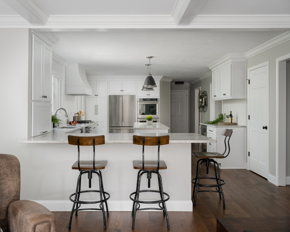 Transitional kitchen photo in Indianapolis