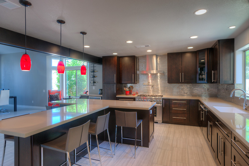 Design ideas for a mid-sized modern kitchen in Phoenix.