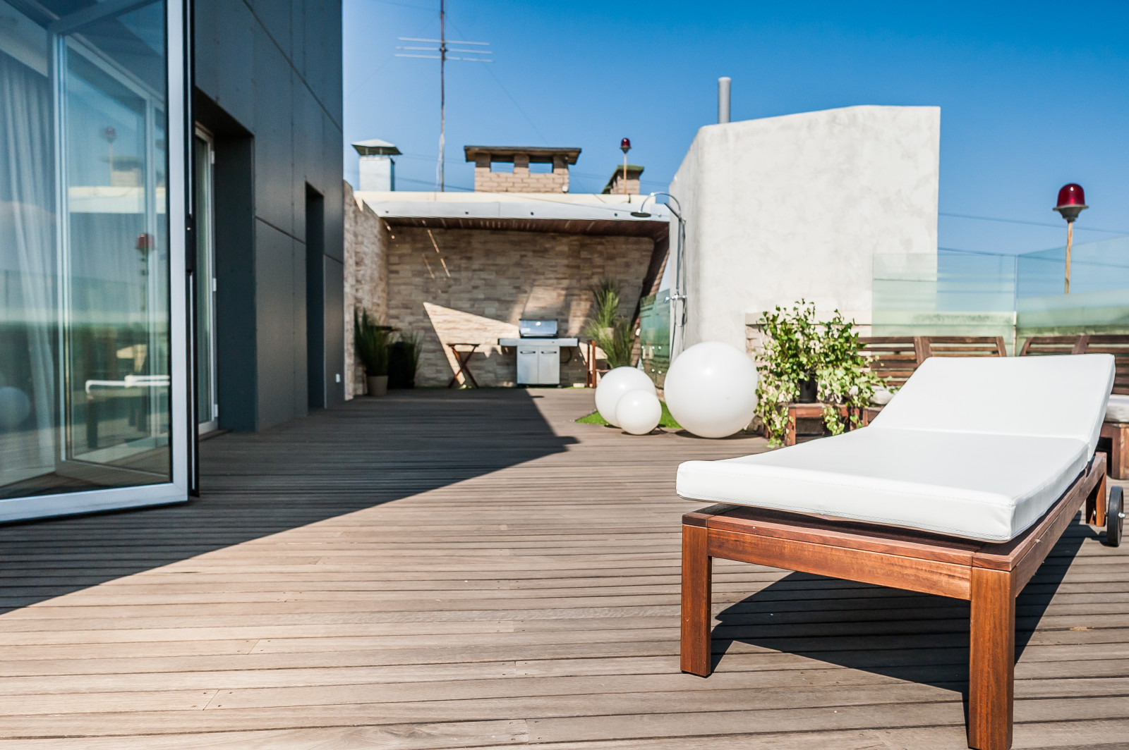 Светлый hi-tech