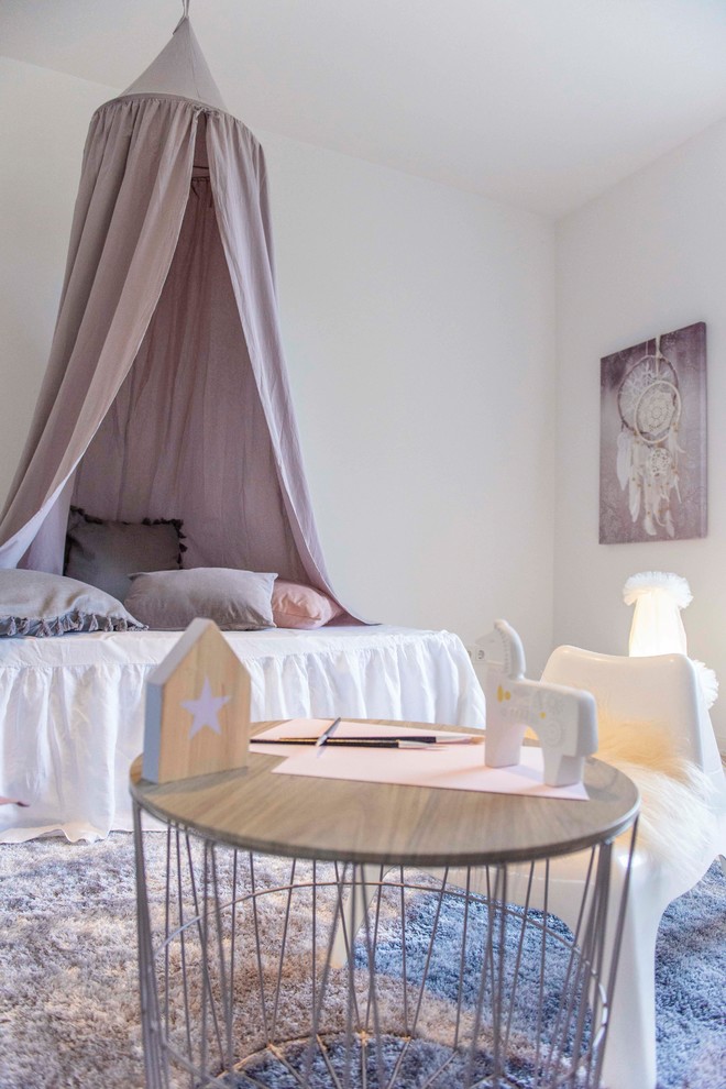 Mittelgroßes Skandinavisches Mädchenzimmer in München