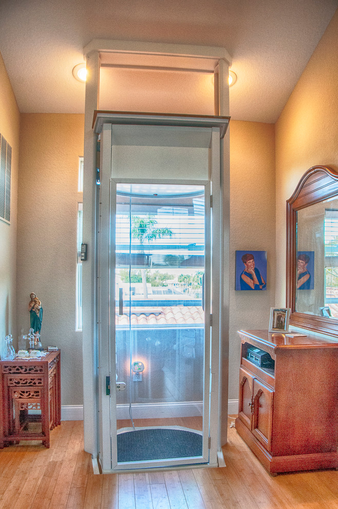 Inspiration for a modern home design remodel in Tampa