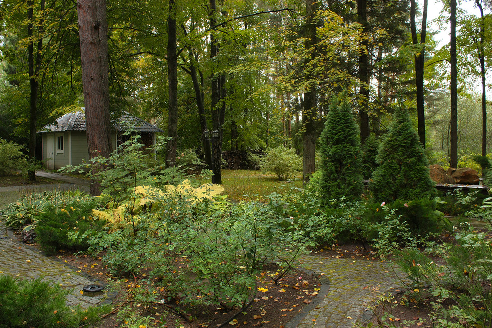 Ландшафтный проект лесного участка - садовые дорожки и цветники.