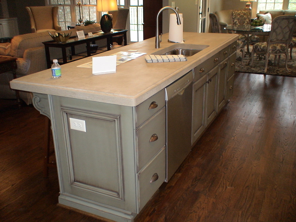 Transitional kitchen photo in Birmingham