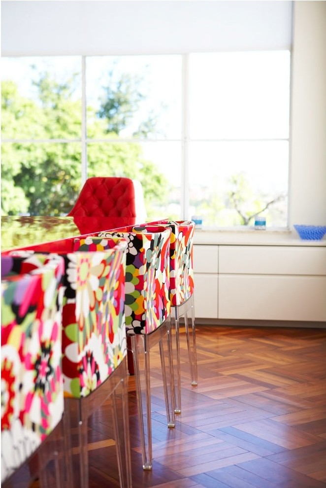 Design ideas for a contemporary dining room in Sydney.