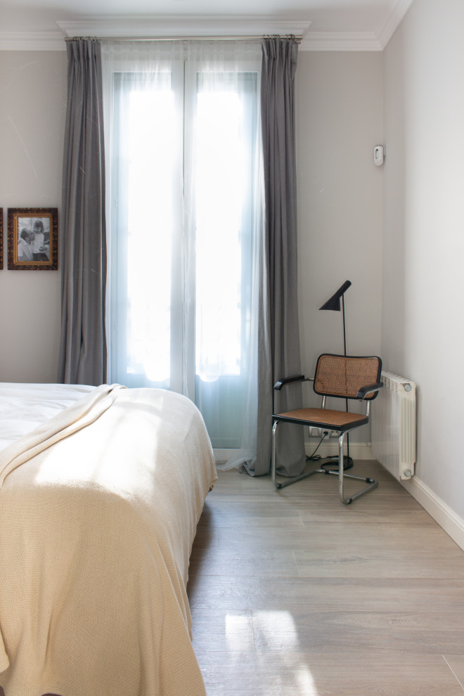 Mid-sized trendy bedroom photo in Barcelona
