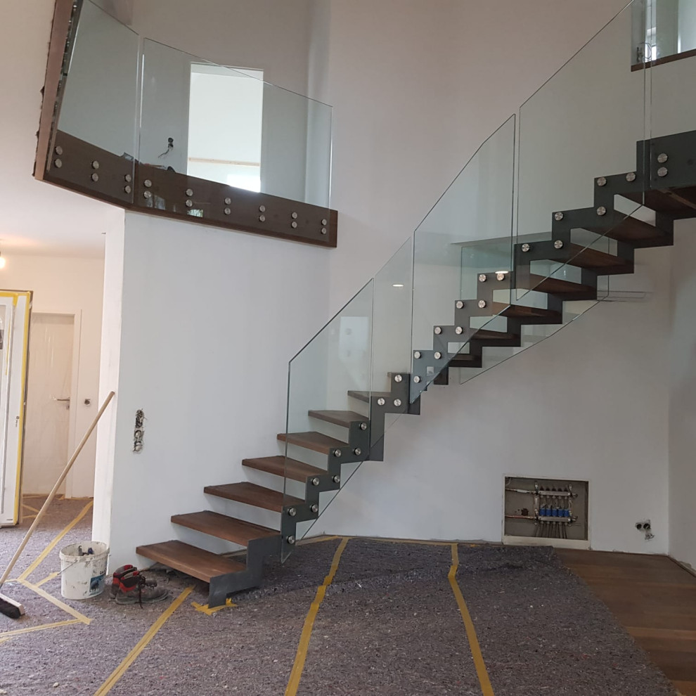 Moderne Treppe in Sonstige